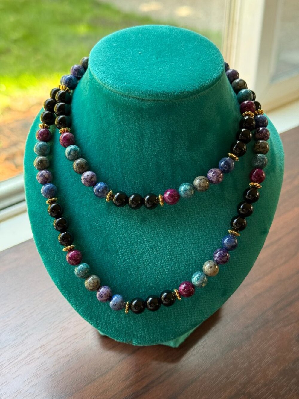 Vintage Onyx and Dyed Stone Necklace with Gold Tone Spacer Beads - Picture 2 of 3